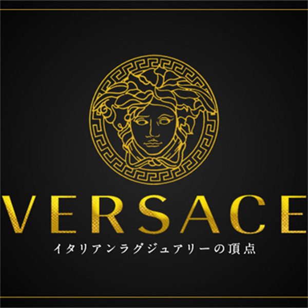 ヴェルサーチェが放つブラック×ゴールドの存在感｜メドゥーサとバロック柄で魅せるラグジュアリースタイル
