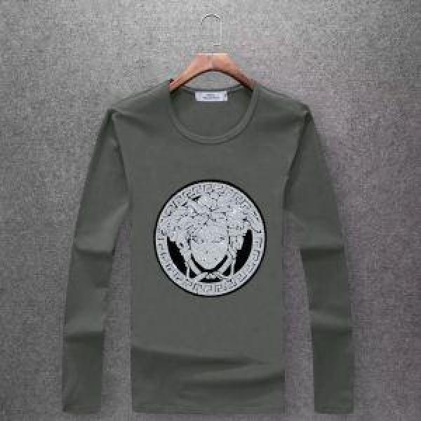 新作すぐ届くメデューサ スウェットシャツヴェルサーチ コピー柔らかく肌触り型崩れしにくいクルーネックtシャツ男性用