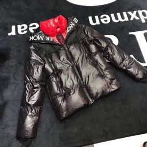 流行アイテム MONCLER モンクレール ダウンジャケット...