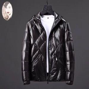 人気のファッションアイテム MONCLER モンクレール 新...