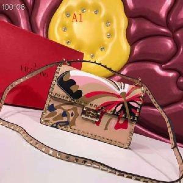 エレガンスな雰囲気に VALENTINO ヴァレンティノ ショルダーバッグ 4色可選 著名人も愛用した ヴァレンティノ VALENTINO ブランド コピー 激安(日本最大級)