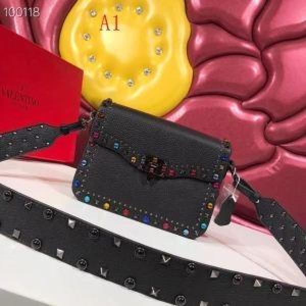 VALENTINO ヴァレンティノ ショルダーバッグ 3色可選 人気な定番アイテム エレガンスな雰囲気に ヴァレンティノ VALENTINO ブランド コピー 激安(日本最大級)