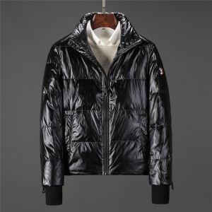 秋冬シーズンの防寒着激安 大得価 上品 綺麗めな印象 かっこいい 男性用 MONCLERモンクレール 激安 大人の男性 大活躍 ダウンジャケット