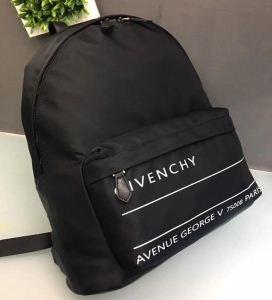 ジバンシー メンズ バッグ 2019SSコレクションが発表 ウェアに取り入れるのが今季流 GIVENCHY_ジバンシー GIVENCHY_ブランド コピー 激安(日本最大級)