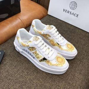 VERSACE ヴェルサーチ カジュアルシューズ 流行スタイ...