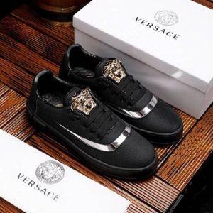 今シーズンは特に人気 VERSACE ヴェルサーチ カジュア...