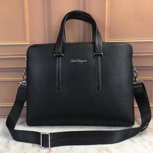 大人っぽく見せてくれるコレクション新品 フェラガモ ferragamo バッグ 人気 メンズ ビジネスバッグ コピー ブラック 最低価格