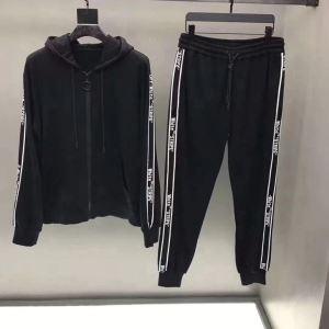 Off-White オフホワイト トレンドを取り入れておしゃ...