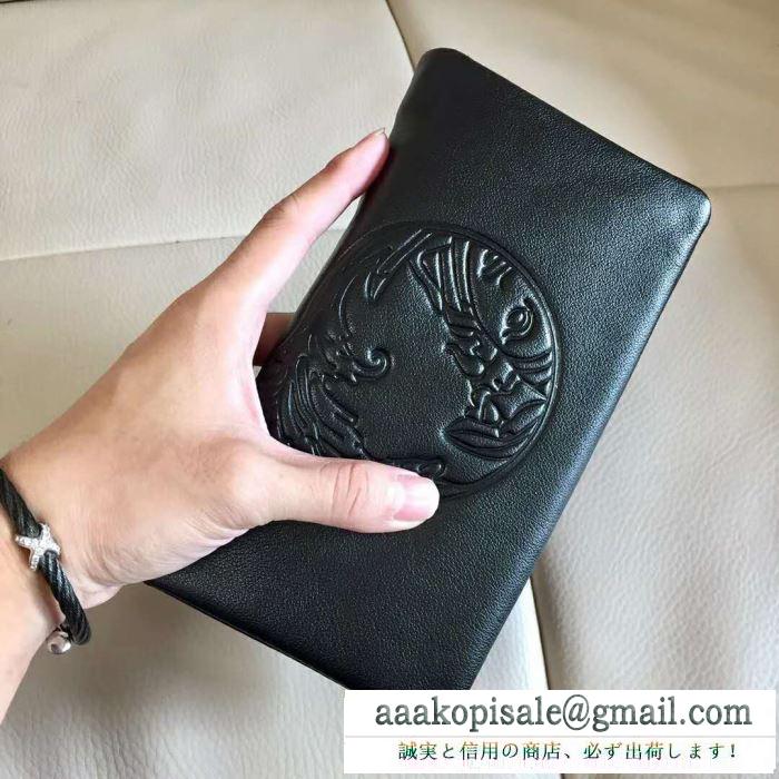 ヴェルサーチ コピー メンズ ジップ長財布 セレブにも絶対に欲するコレクション！入手困難！ versace ロゴエンボス加工 日常