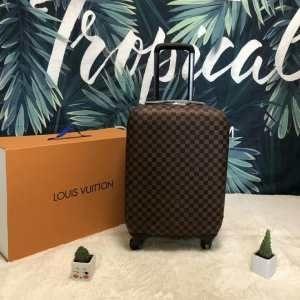 注目ブランドスタイル良く見せ ルイ ヴィトン LOUIS VUITTON トランク 2019夏もゆったり着こなし_ルイ ヴィトン LOUIS VUITTON_ブランド コピー 激安(日本最大級)