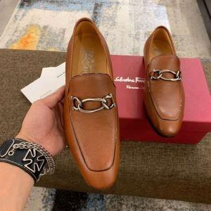 SSコレクション注目ブランド ビジネスシューズ 2019トレンドファション サルヴァトーレフェラガモ FERRAGAMO ウェアに取り入れるのが今季流_フェラガモ FERRAGAMO_ブランド コピー 激安(日本最大級)