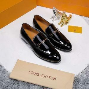 セレブが今シーズン手に入れ ルイ ヴィトン トップスからチラ見える安心 LOUIS VUITTON 2019ss先どりトレンド ビジネスシューズ_ルイ ヴィトン LOUIS VUITTON_ブランド コピー 激安(日本最大級)