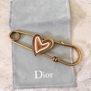 夏に必須の定番アイテム ディオール DIOR ブローチ 注目ブランドは2019最新_ディオール DIOR_ブランド コピー 激安(日本最大級)