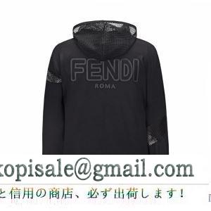 秋冬ファッションの決め手  フェンディ この冬欲しいスタイル FENDI 2019秋冬の必需品 パーカー ほっこりと温かみのある雰囲気に