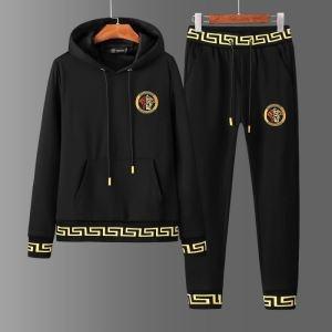 上下セット ナチュラルコーデに使いやすい ヴェルサーチ ほっこりと温かみのある雰囲気に VERSACE 2019秋冬におしゃれな着こなし_ヴェルサーチ VERSACE_ブランド コピー 激安(日本最大級)