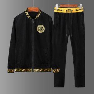 この秋におしゃれでかわいい着こなし 上下セット 2019秋冬におしゃれな着こなし ヴェルサーチVERSACE 秋冬のコーデの強い味方_ヴェルサーチ VERSACE_ブランド コピー 激安(日本最大級)