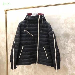 動きやすく楽チンなスタイル モンクレール MONCLER ダ...