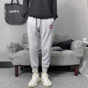 チノパン 秋冬のコーデの強い味方 カナダグース防寒とおしゃれを両立させるコーデ Canada Goose 2019秋冬におすすめ着こなし_カナダグース CANADA GOOSE_ブランド コピー 激安(日本最大級)