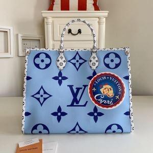ルイ ヴィトン LOUIS VUITTON ハンドバッグ ふんわりまとって暖かお洒落 2019秋冬におしゃれな着こなし_ルイ ヴィトン LOUIS VUITTON_ブランド コピー 激安(日本最大級)