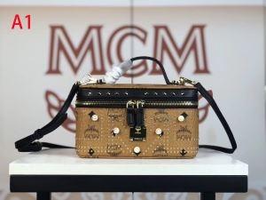 2019秋冬におすすめ着こなし エムシーエム MCM ハンド...