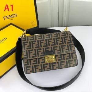 2019年秋冬最新のトレンド 冬で可愛くて楽チンな人気アイテム フェンディ FENDI 斜め掛けバッグ 4色可選_フェンディ FENDI_ブランド コピー 激安(日本最大級)