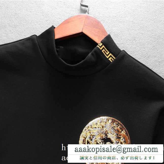 長袖Tシャツ ヴェルサーチ versace 2019年秋冬最新のトレンド 簡単に秋冬の季節感をアップ