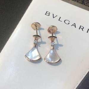 肌寒い季節に欠かせない ピアス ブルガリ 季節を感じた秋冬ファッション BVLGARI 冬ファッションの定番 簡単にトレンド感のある_ブルガリ BVLGARI_ブランド コピー 激安(日本最大級)