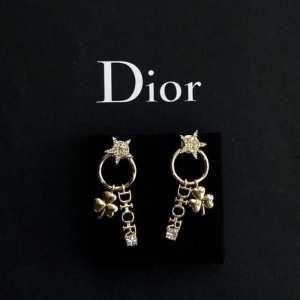 冬コーデの名脇役 ディオール DIOR 寒い季節の王道アイテ...