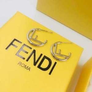 秋を感じるスタイルを楽しむ フェンディ 冬ファッションコーデの幅も広がる FENDI 真冬でおしゃれに着こなす ピアス_フェンディ FENDI_ブランド コピー 激安(日本最大級)