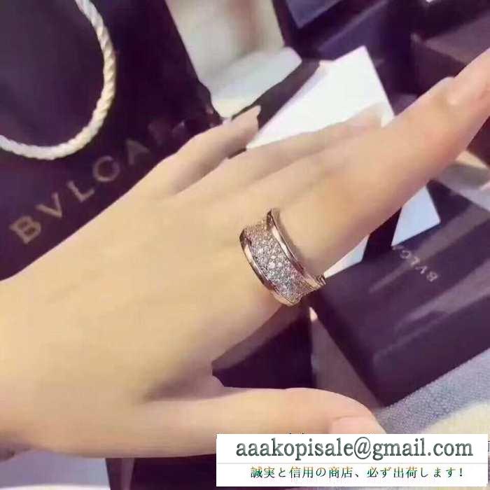 冬ムードを盛り上げる ブルガリ 動きやすく楽チンなスタイル BVLGARI 防寒とおしゃれを両立させるコーデ リング/指輪