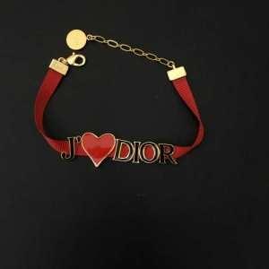 ブレスレット 着こなしの幅が広がる ディオール 秋冬ファッションをおしゃれに着こなし DIOR 真冬には大注目_ディオール DIOR_ブランド コピー 激安(日本最大級)