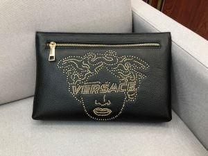 真冬にもうまく着こなせる ヴェルサーチ 秋冬ナチュラルコーデに大活躍 VERSACE おしゃれさんに近づける ポーチ_ヴェルサーチ VERSACE_ブランド コピー 激安(日本最大級)