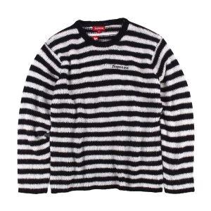 シュプリーム 防寒とおしゃれを両立させるコーデ SUPREME 秋冬の色味が叶える華やかコーデ プルオーバーパーカー 冬コーデの名脇役_SUPREME シュプリーム_ブランド コピー 激安(日本最大級)