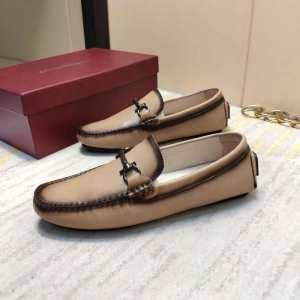 ナチュラルコーデに使いやすいローファー ふんわりまとって暖かお洒落 サルヴァトーレフェラガモ FERRAGAMOほっこりと温かみのある雰囲気に_フェラガモ FERRAGAMO_ブランド コピー 激安(日本最大級)