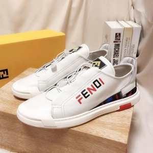 秋冬ナチュラルコーデに大活躍 フェンディ FENDI おしゃ...