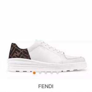 フェンディ秋冬ファッションをおしゃれに着こなし FENDI 2019年秋冬最新のトレンド ランニングシューズ この秋トレンドに合わせる着こなし_フェンディ FENDI_ブランド コピー 激安(日本最大級)