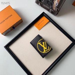 秋冬らしいカジュアルな雰囲気を持つ ルイ ヴィトン 華やかに魅せる秋冬コーデ LOUIS VUITTON 財布/ウォレット 季節を感じた秋冬ファッション_LOUIS VUITTON ルイ ヴィトン_ブランド コピー 激安(日本最大級)