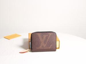 秋冬カジュアルの定番 ルイ ヴィトン 着回し力の高いが魅力 LOUIS VUITTON 財布/ウォレット 秋冬コーデを鮮やかに彩る_ルイ ヴィトン LOUIS VUITTON_ブランド コピー 激安(日本最大級)