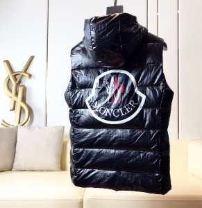 街のおしゃれさんも愛用 モンクレール 秋冬ファッションを明るくなる MONCLER メンズ ダウンジャケット今年らしいトレンド感のある着こなし_モンクレール MONCLER_ブランド コピー 激安(日本最大級)