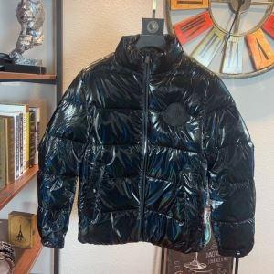秋冬トレンドを取り入れたコーデを楽しむ MONCLER モンクレール 真冬にもうまく着こなせる ダウンジャケット_モンクレール MONCLER_ブランド コピー 激安(日本最大級)