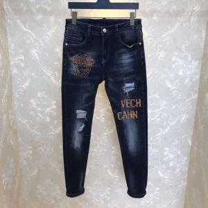 ヴェルサーチココチイイ春夏柄が魅力 VERSACE 春夏になると流行する ジーンズ_ヴェルサーチ VERSACE_ブランド コピー 激安(日本最大級)