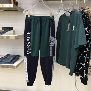 春夏ならではのコーデに ヴェルサーチVERSACE トレンド感を取り入れる ジーンズ 春夏コーデの主役に_ヴェルサーチ VERSACE_ブランド コピー 激安(日本最大級)