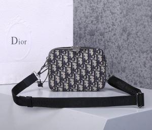 普段着にも合わせやすい ディオール DIOR 気軽におしゃれ...