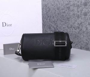 軽やかに着たい春夏コーデ ショルダーバッグ 人の心をくすぐる柄が素敵 ディオール DIOR_ディオール DIOR_ブランド コピー 激安(日本最大級)