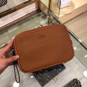 コーデにアクセントをプラス エルメス HERMES オフィス...