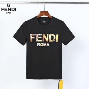 身軽なアクティブコーデ フェンディ2色可選 FENDI軽やかな印象に着こなす 半袖Tシャツ実用性も意識_フェンディ FENDI_ブランド コピー 激安(日本最大級)