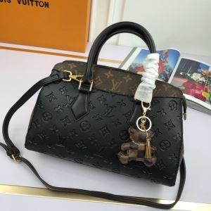 軽やかにコーデを楽しむ LOUIS VUITTON 軽やかに...