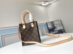 ルイ ヴィトン LOUIS VUITTON 爽やかなコーデに...