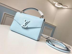 春夏を楽しむ着こなし術 LOUIS VUITTON お洒落さ...