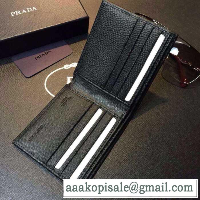 実用性が備わった 秋冬 prada プラダ 抜群の収納力　短財布